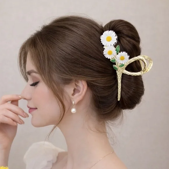 Gold Floral Daisy Hair Claw - Picture 4 of 8